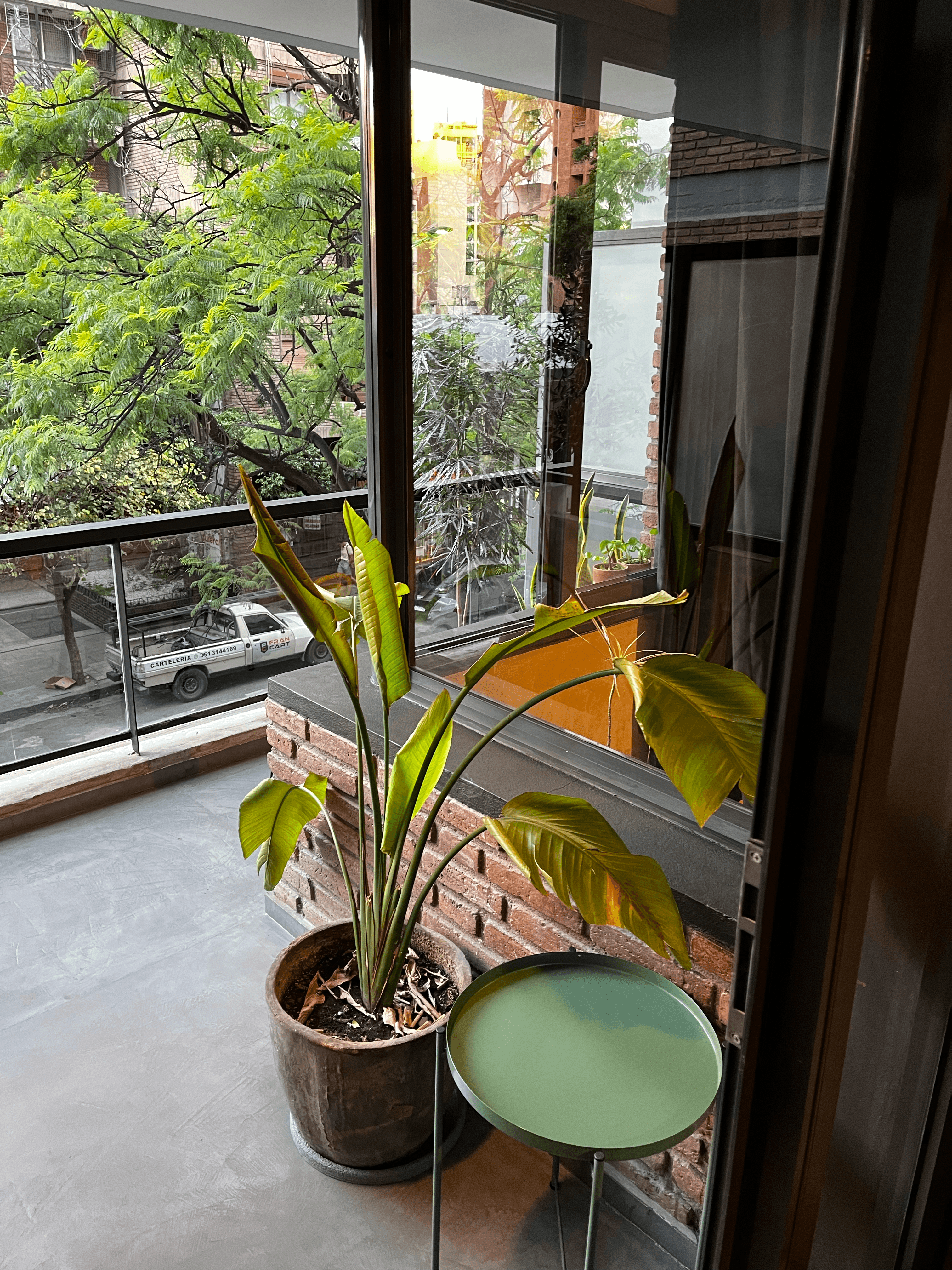 Detalles de guardado y materiales en el loft